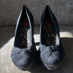 Elegant Black Fabric Women's Shoes
